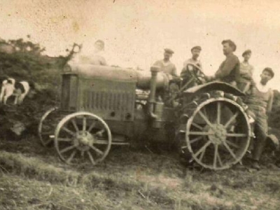 1925-travaux-lescouet-1er-tracteur