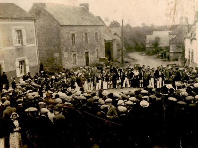 1935-le-sourn-bourg-jour-de-fete