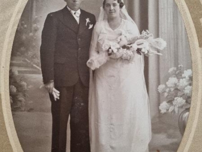 1935-mariage-de-joachim-robic-et-antoinette-guergadic-maison-au-pied-de-la-tour