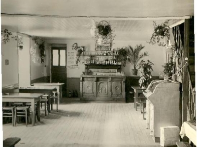 1950-belle-photo-du-cafe-le-tadic