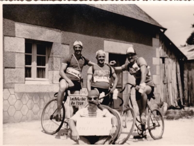 1955-kermesse-les-cyclistes-retardes