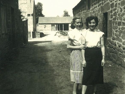 1955-anne-marie-camlann-et-yvette-le-mouel