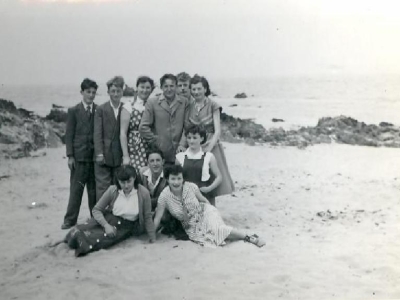 1955-les-jeunes-du-sourn-a-la-plage