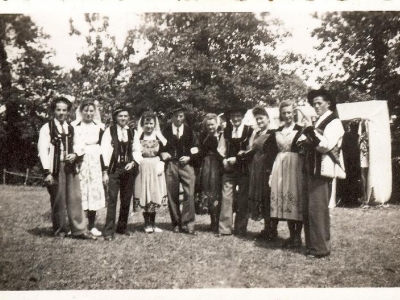 1955-photos-damis-apres-le-defile-de-la-kermesse