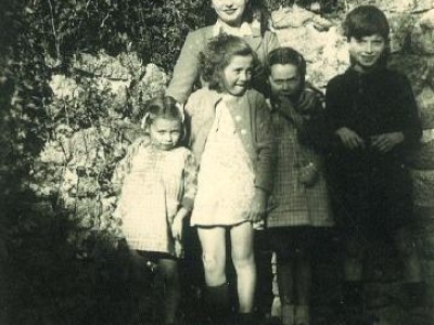 1945-simone-camlann-et-les-enfants-du-quartier