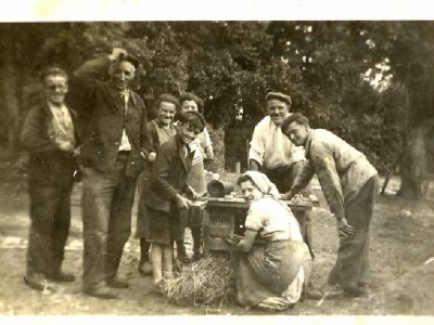1946-famille-jule-evano-de-kerhulu